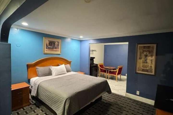 Exterior of Sunset Inn & Suites
