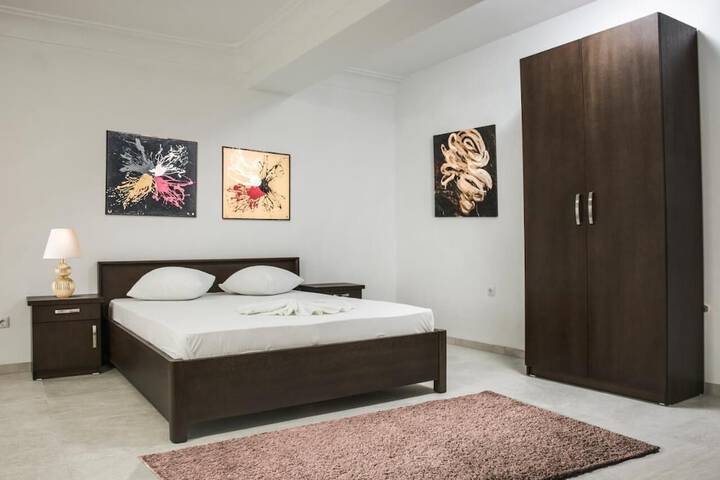 Room 9 of 35
