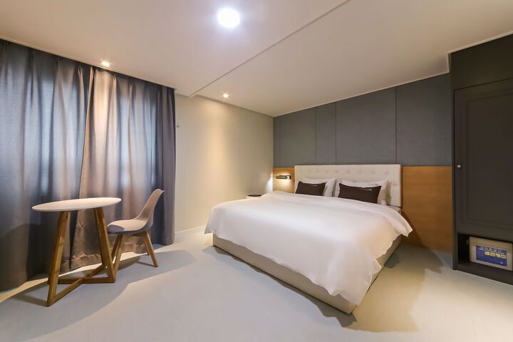 Room 30 of 60