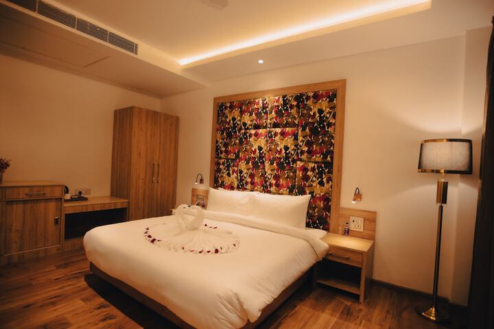 Room 12 of 37