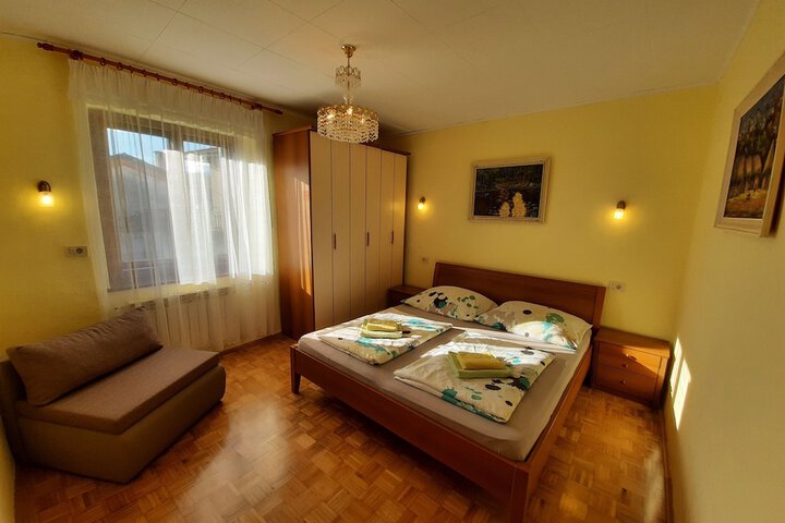 Room 2 of 35