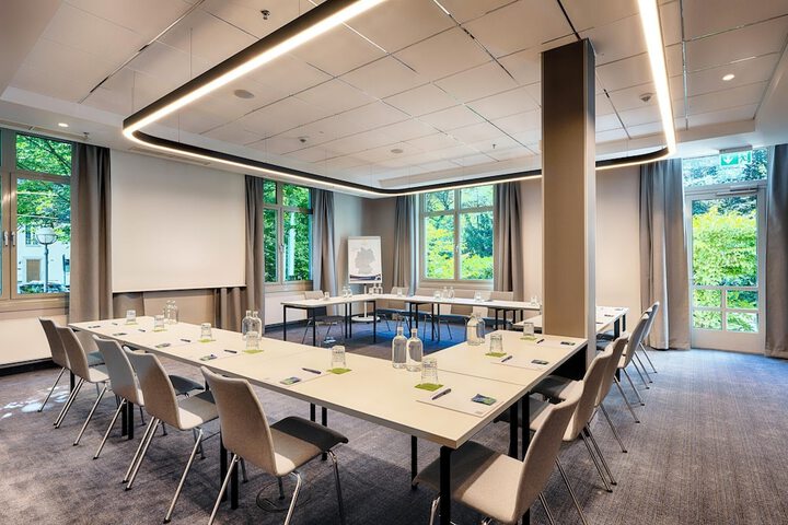 Business Center 113 of 116