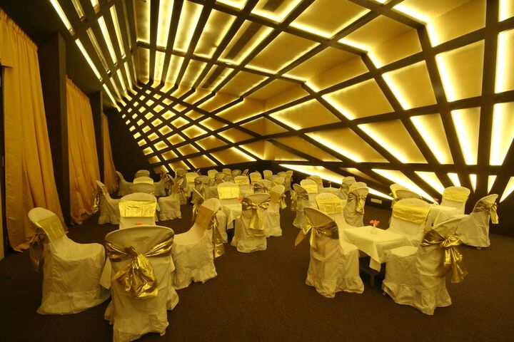 Ballroom/Hall 32 of 39