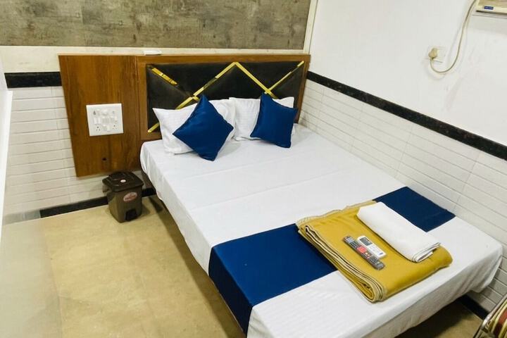 Room 4 of 14