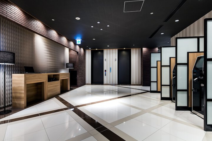 Entrance & Lobby