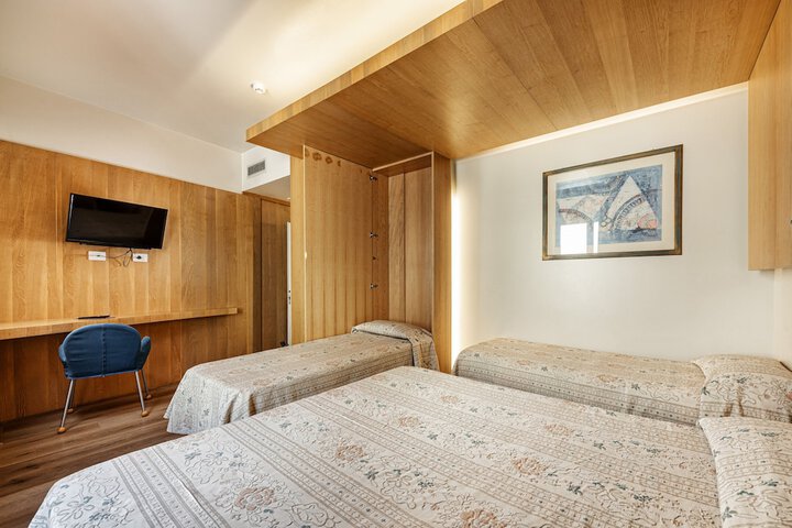 Room 32 of 181