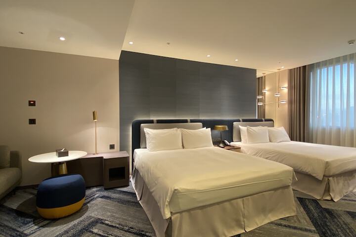 Room 8 of 76