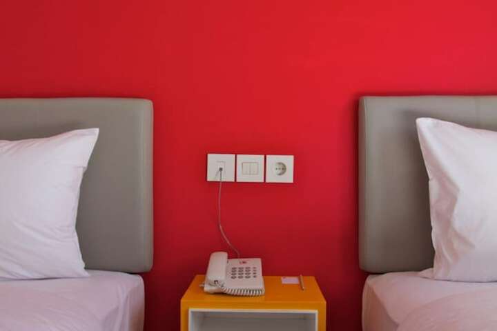 Room 9 of 37