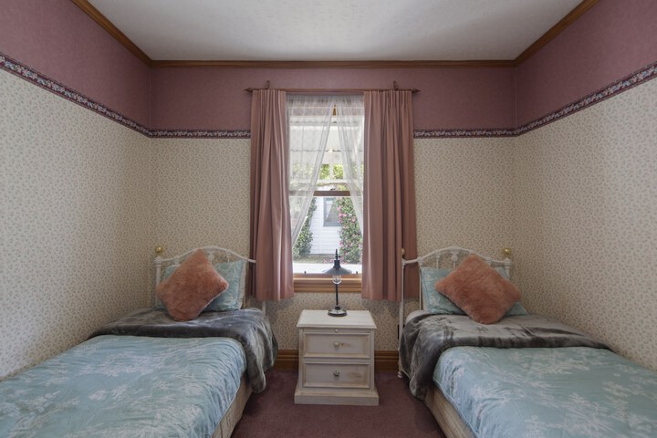 Room 9 of 65