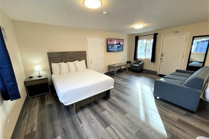 Room 12 of 136