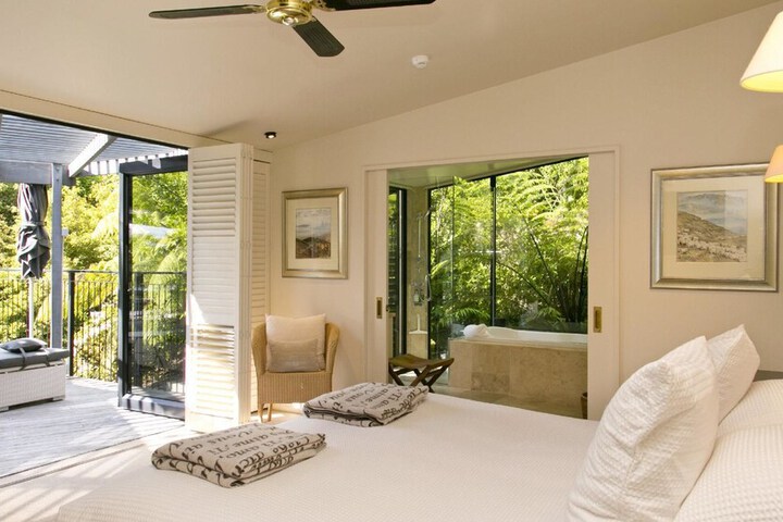 Room 2 of 22
