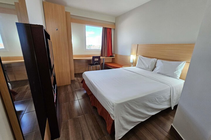 Room 13 of 62