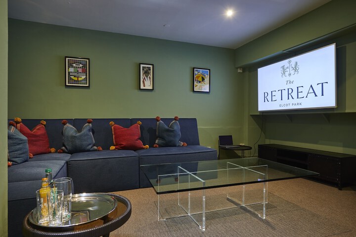 Lounge 130 of 151
