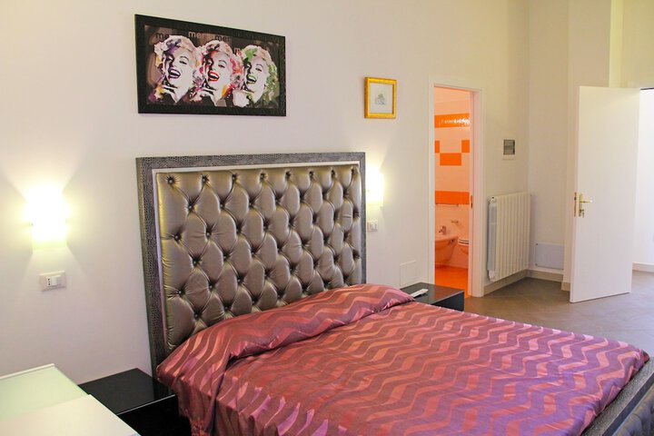 Room 8 of 24
