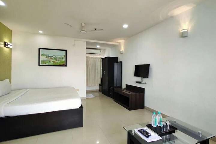 Room 3 of 7