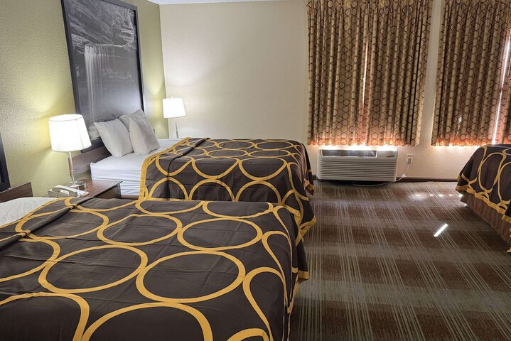 Room 10 of 17