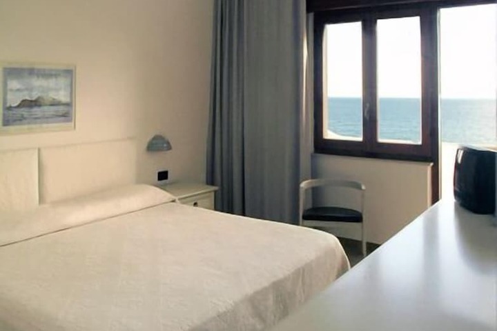 Room 8 of 59