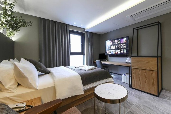 Room 10 of 44