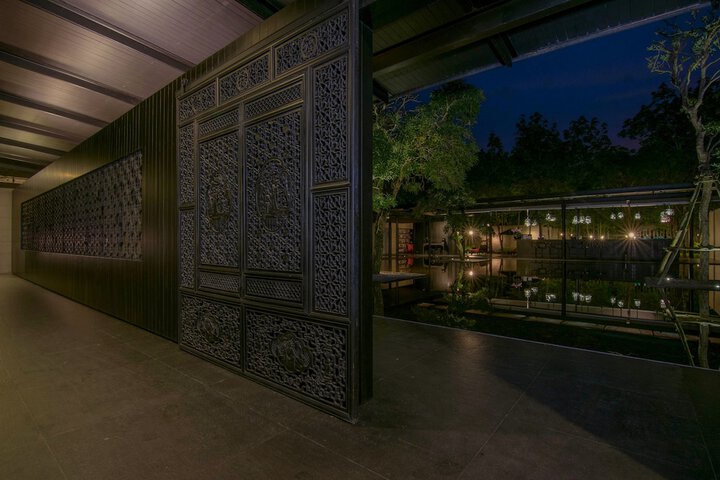 Entrance & Lobby