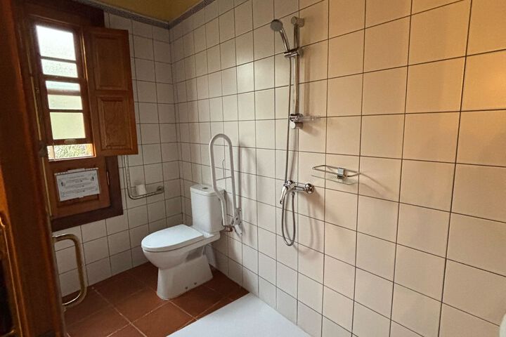 Room 9 of 17