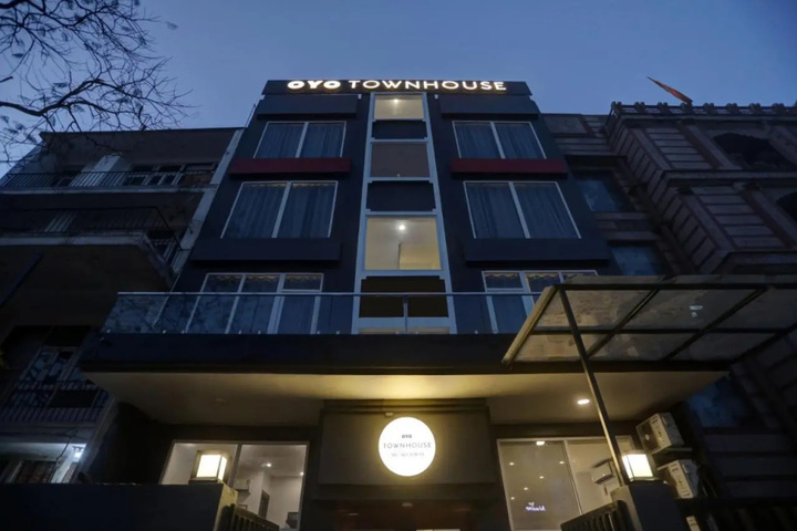 OYO Townhouse 587 Sec 19