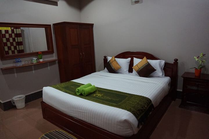 Room 4 of 23