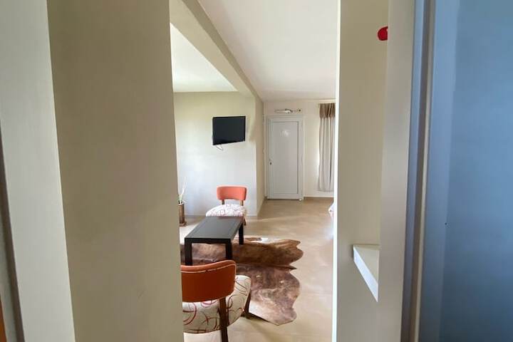 Room 40 of 136