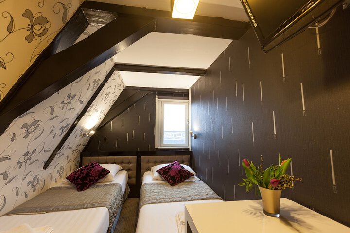 Room 5 of 38