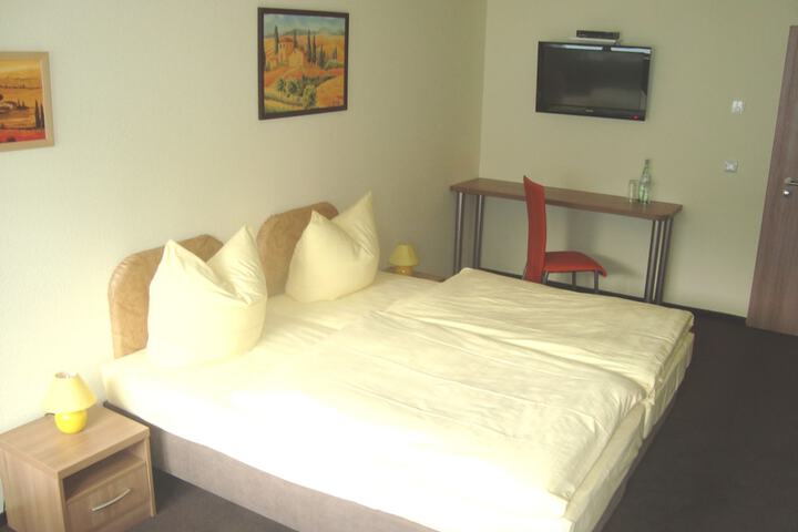 Room 2 of 35