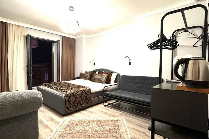 Room 12 of 25
