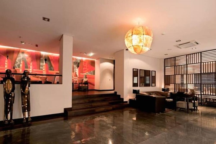 Entrance & Lobby