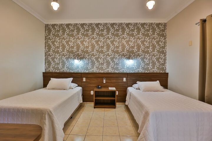 Room 6 of 103