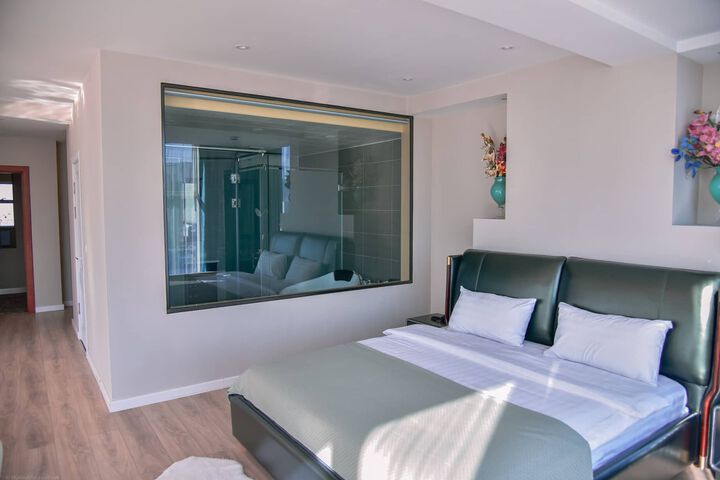 Room 28 of 49