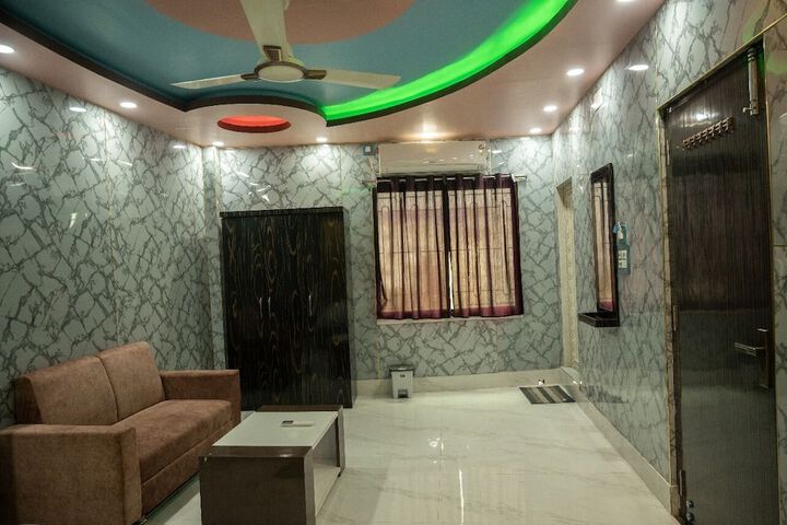 Room 13 of 17