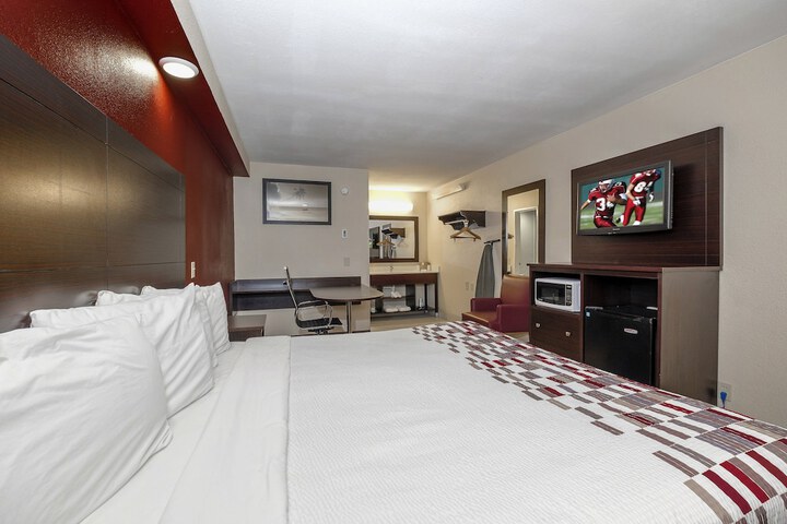 1 King Bed (1 of 21)