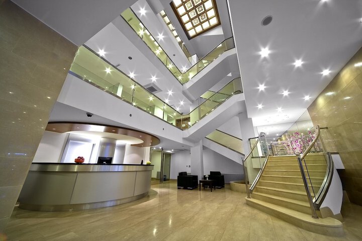 Entrance & Lobby