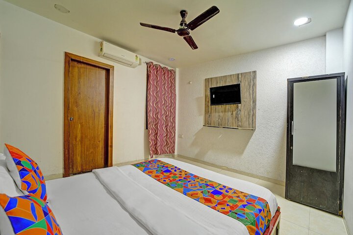 Room 8 of 28