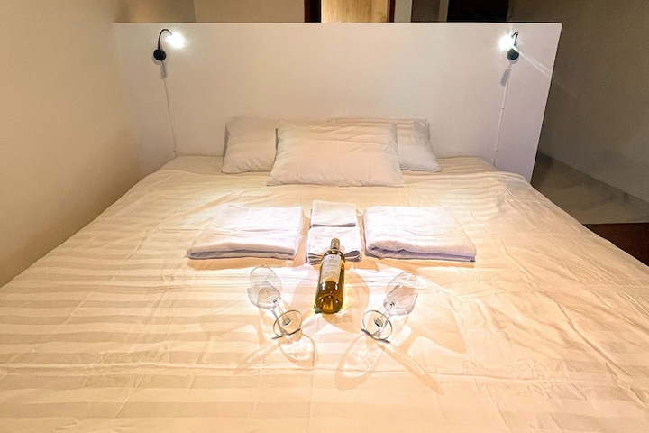 Room 2 of 34