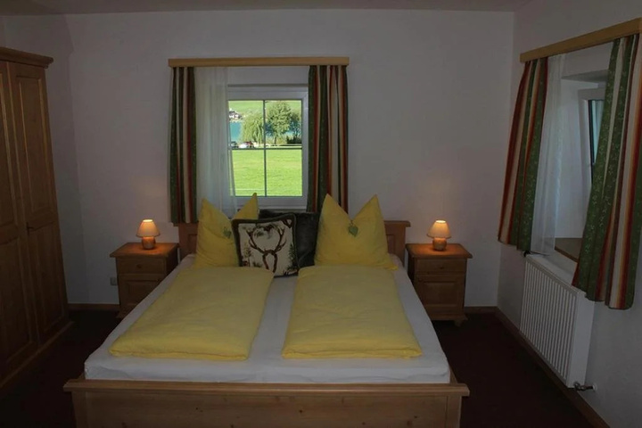 Room 2 of 8
