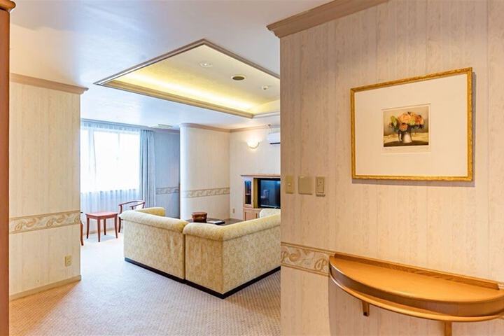 Room 32 of 106