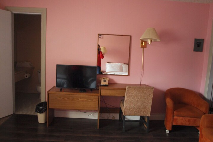 Room 30 of 46