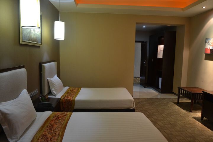 Room 13 of 48
