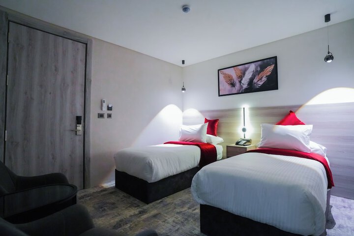 Room 5 of 12