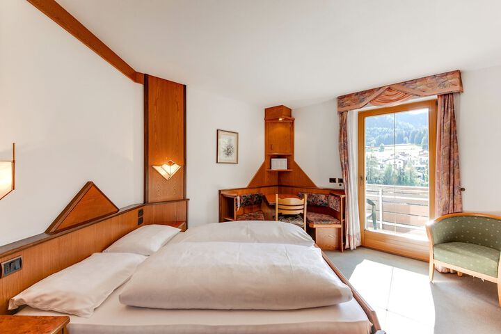 Room 4 of 70