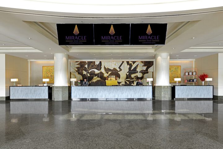 Entrance & Lobby