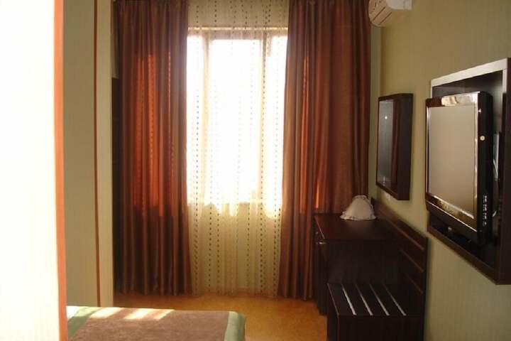 Room 9 of 26