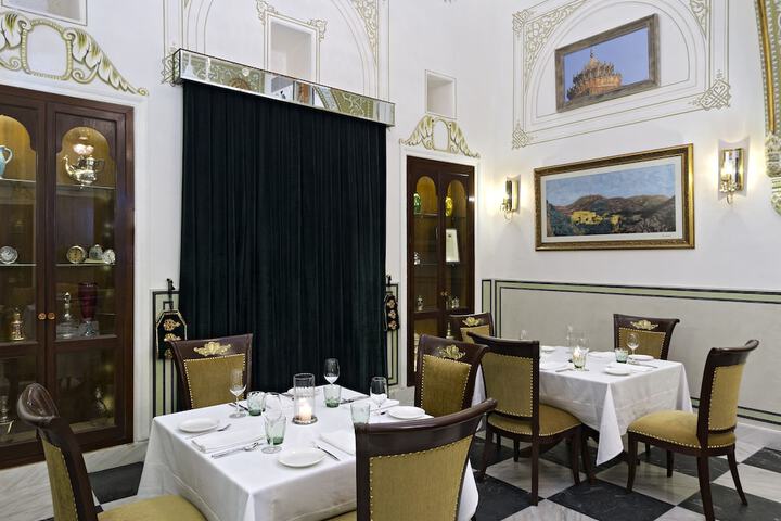 Dining 33 of 73