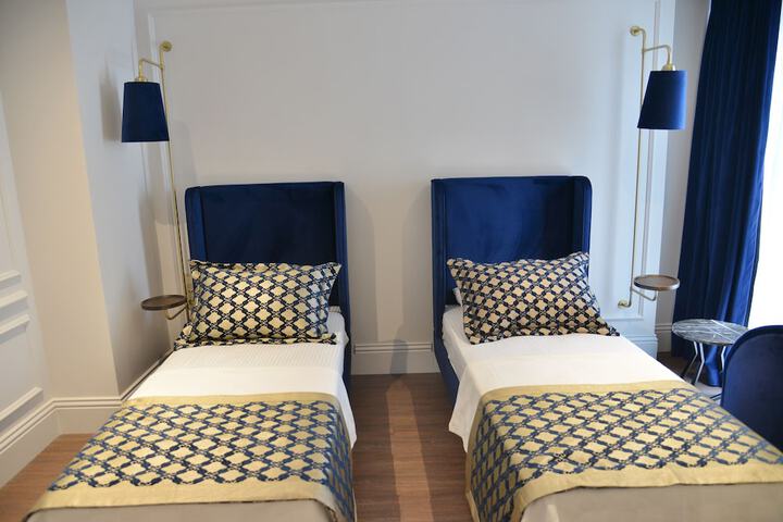 Room 8 of 28
