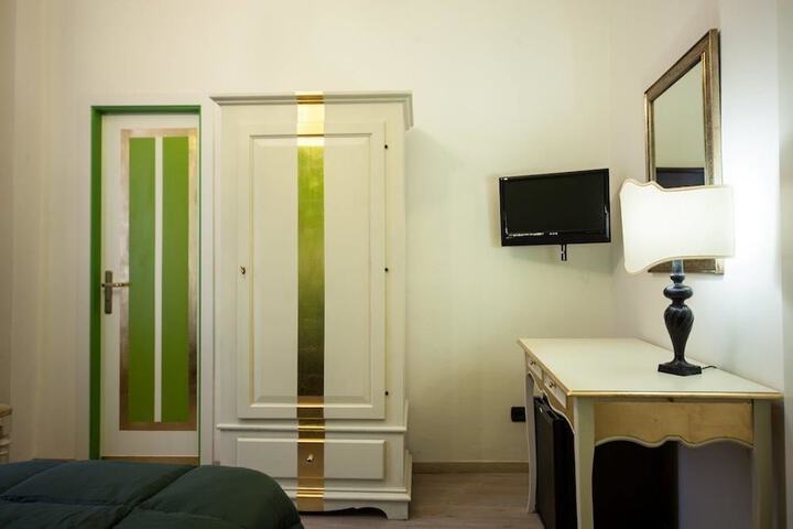 Room 25 of 63
