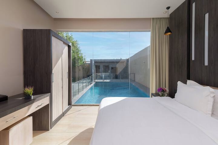 Room 4 of 12